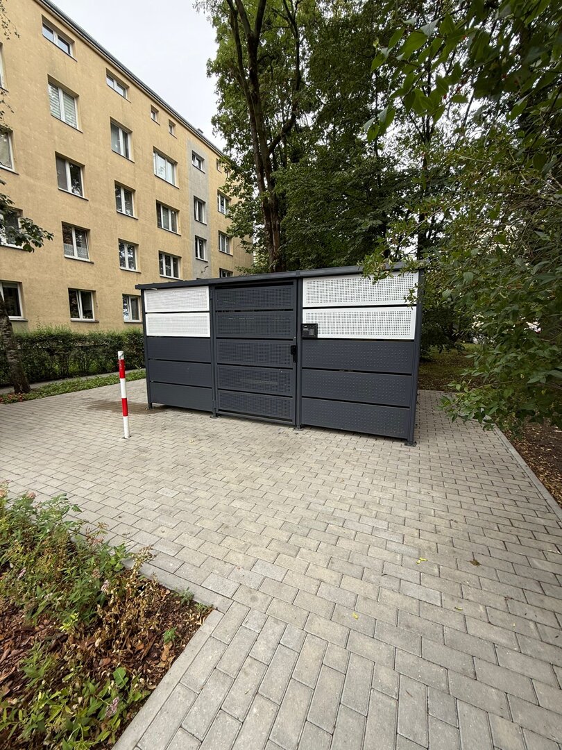 Komfortowe Mieszkanie z Parkingiem by Rentoom photo 4