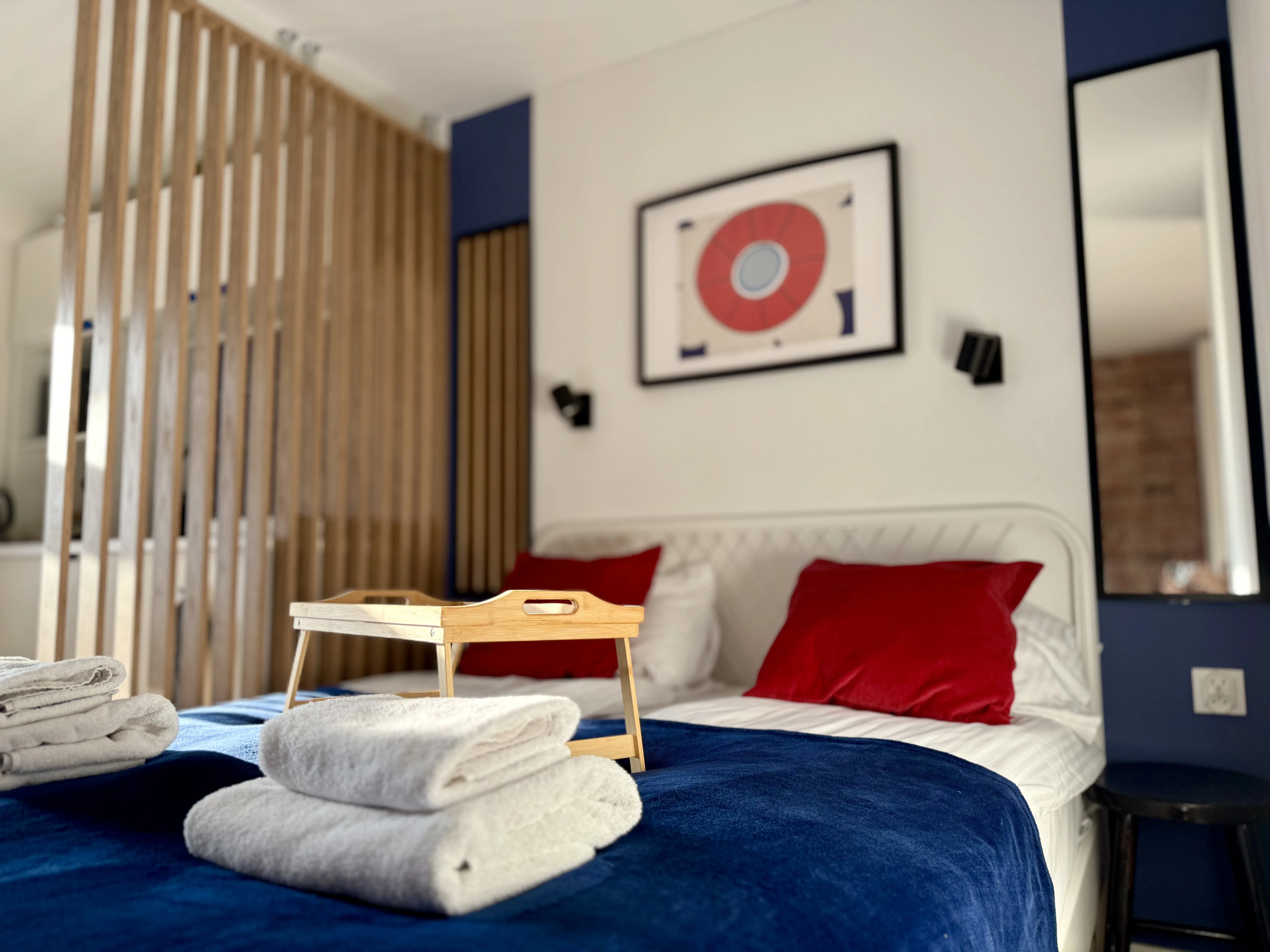Małe studio czy większy apartament – co lepiej sprawdza się w najmie krótkoterminowym?