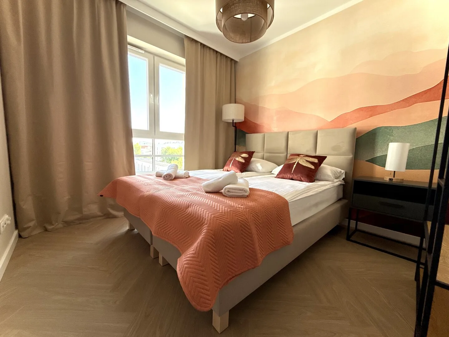 Apartament w Toruniu z oddzielną sypialnią – kiedy warto dopłacić?